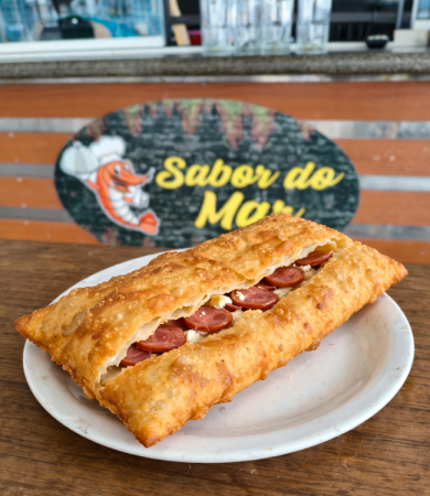 Pastel de Calabresa com Queijo e Bacon